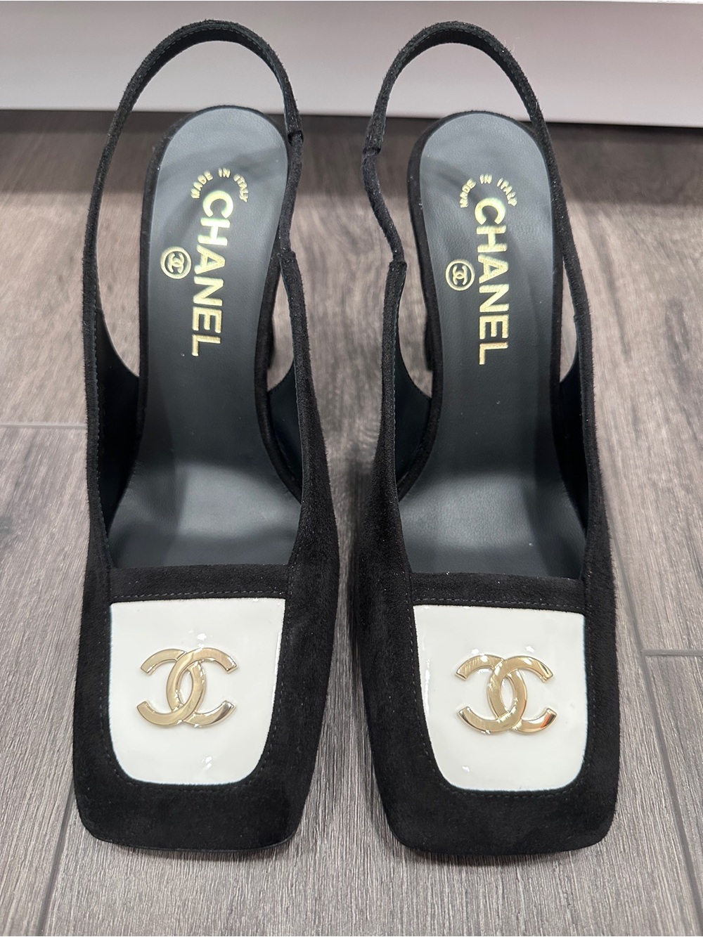 2026 CHANEL BLACK AND WHITE SUEDE GOLD CC LOGO HEELS SLINGBACKS PUMPS SHOES 38C - Picture 4 of 16